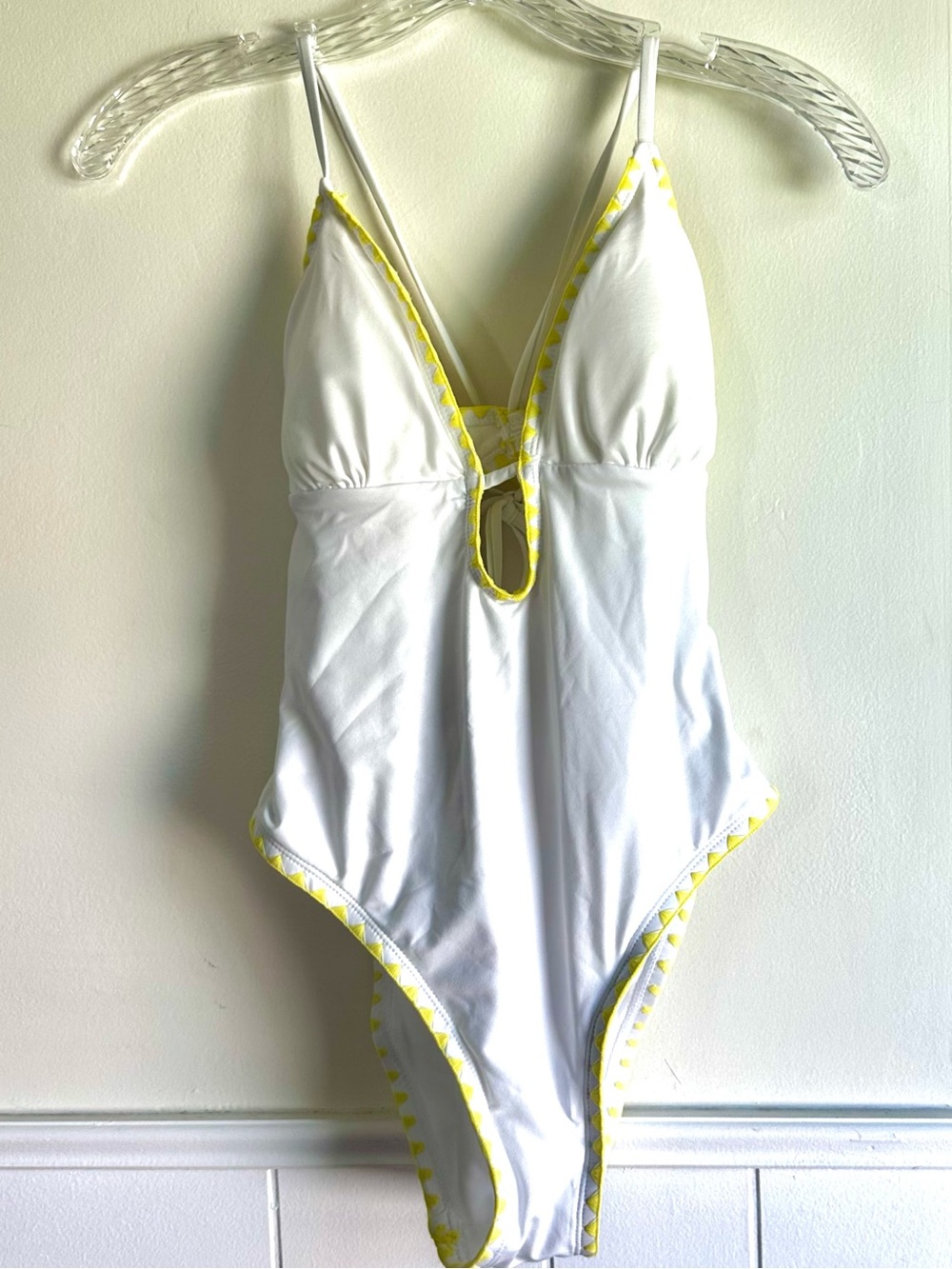 Lucky Brand Woman's Shell Stitch White Plunge Neck One Piece Swimsuit Size M